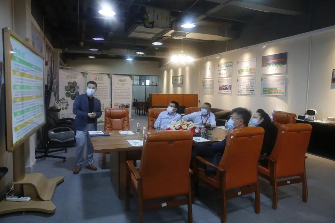 深圳市南山區(qū)政協(xié)副主席黃險(xiǎn)峰一行蒞臨中亞參觀(guān)指導(dǎo)