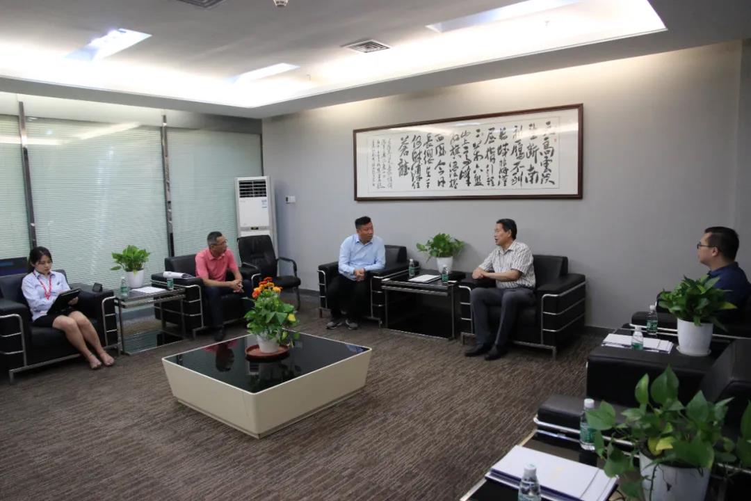 深圳市電子商務商會領導一行來訪中亞硅谷產(chǎn)業(yè)基地