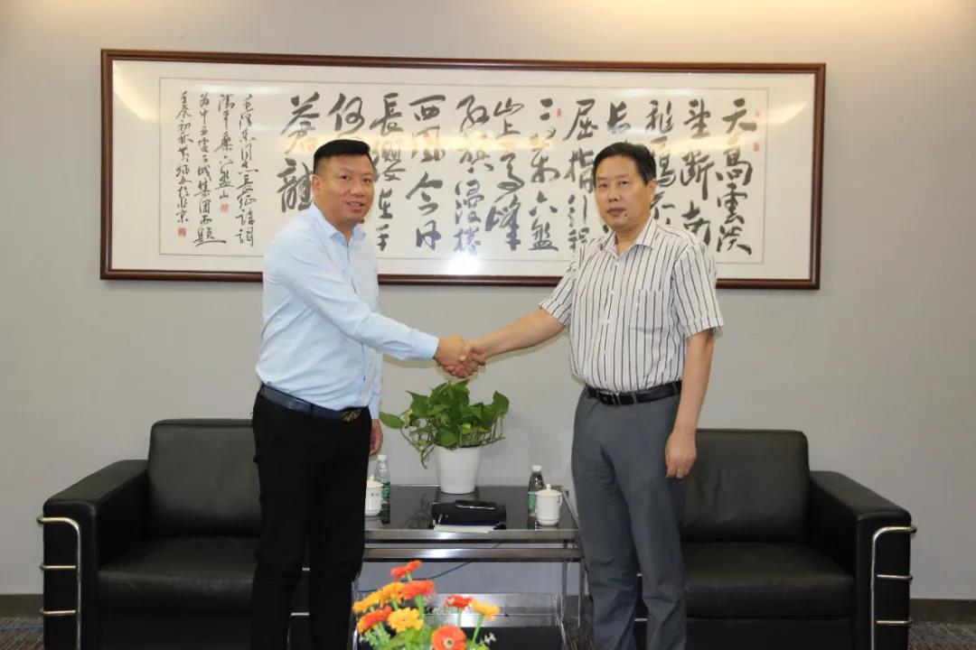 深圳市電子商務商會領導一行來訪中亞硅谷產(chǎn)業(yè)基地