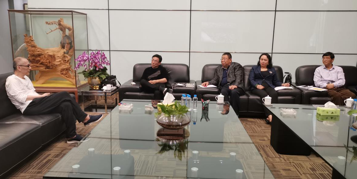 凡益科技曹徽董事長(zhǎng)一行與中亞集團(tuán)董事局主席進(jìn)行洽談