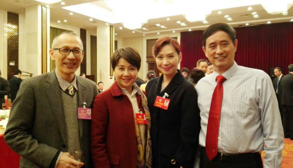 黃炳煌委員與政協(xié)委員梁安琪、鄺美云、黃再興合影