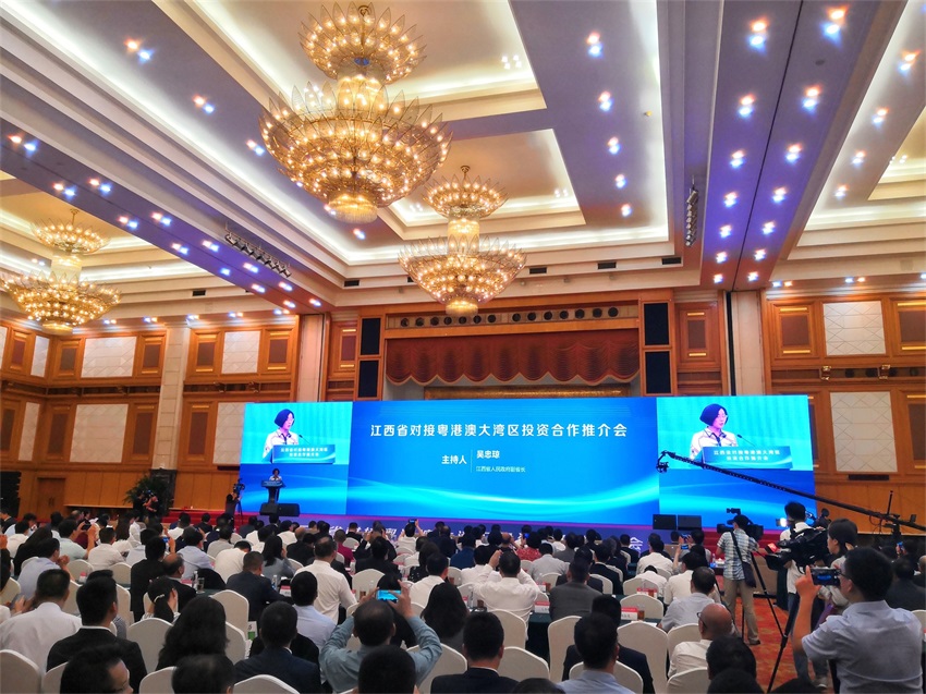 吳忠瓊主持會(huì)議