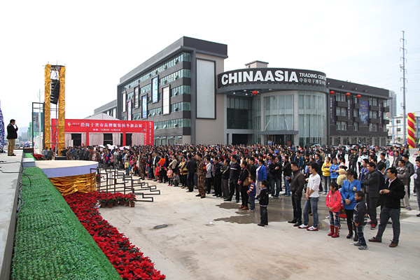 2012年沿海十省市秋冬新品服裝展在中亞硅谷海岸拉開(kāi)帷幕