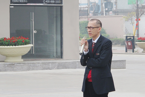 黃炳煌總裁在儀式上對團(tuán)隊工作作出重要指示