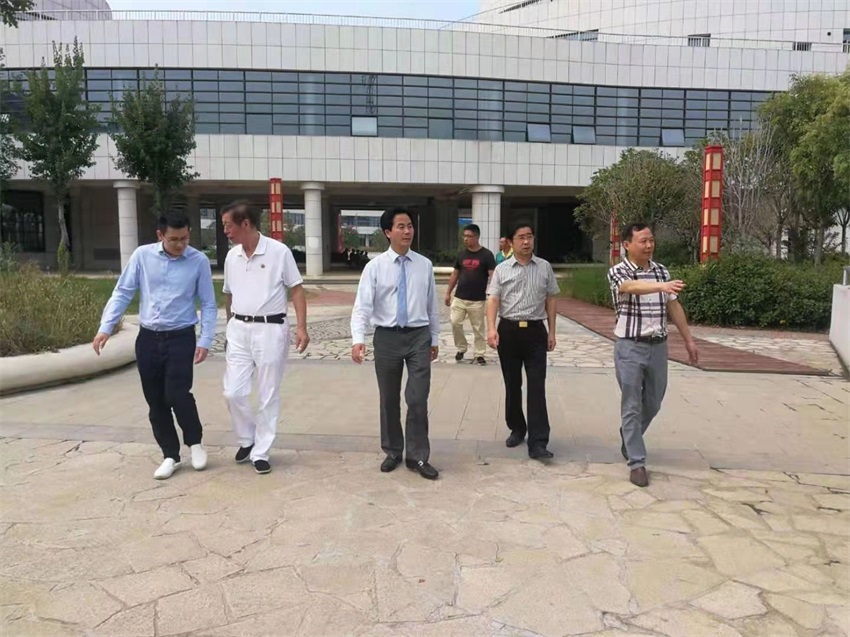 考察團(tuán)了解棗陽企業(yè)發(fā)展情況