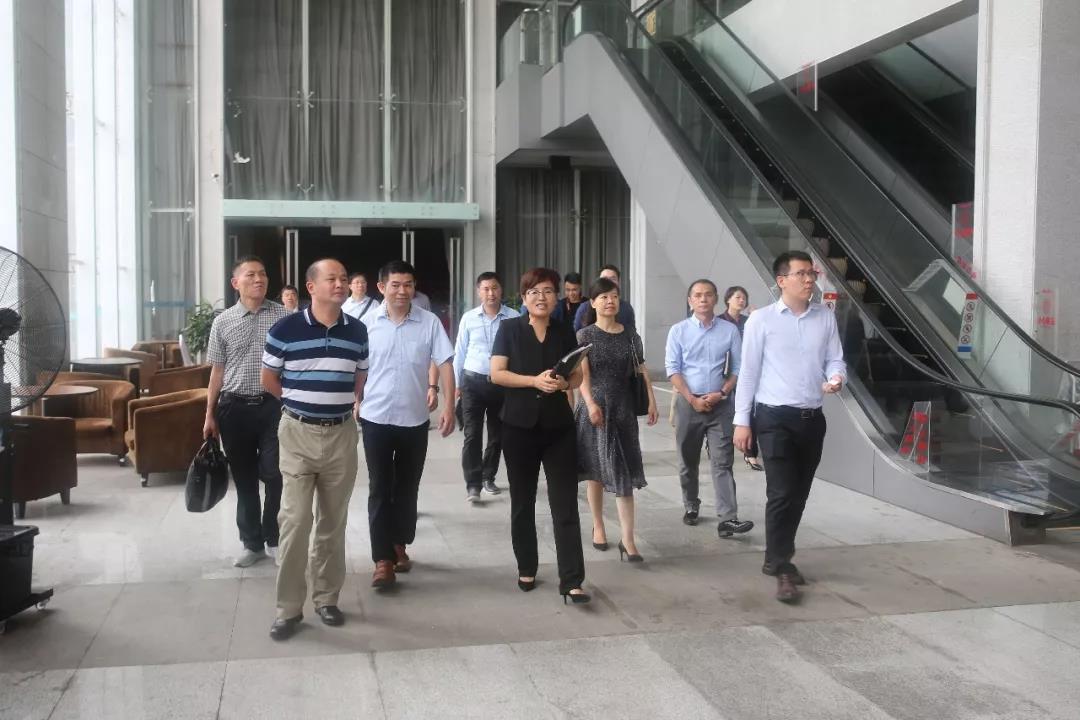 領(lǐng)導一行參觀中亞會議中心