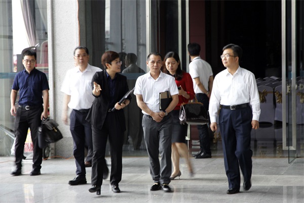 參觀中亞會(huì)議中心