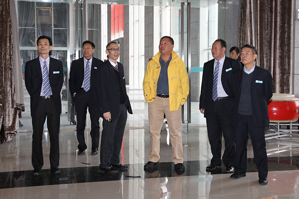 黃炳煌總裁等集團領(lǐng)導陪同福建省閩建集團董事長楊柄桂參觀項目現(xiàn)場