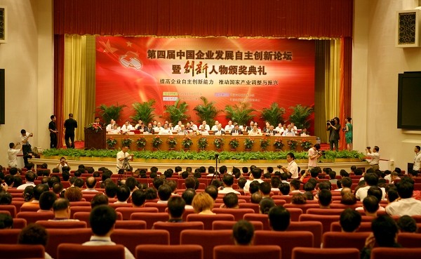 黃炳煌董事長獲“建國60周年創(chuàng)新人物”榮譽稱號
