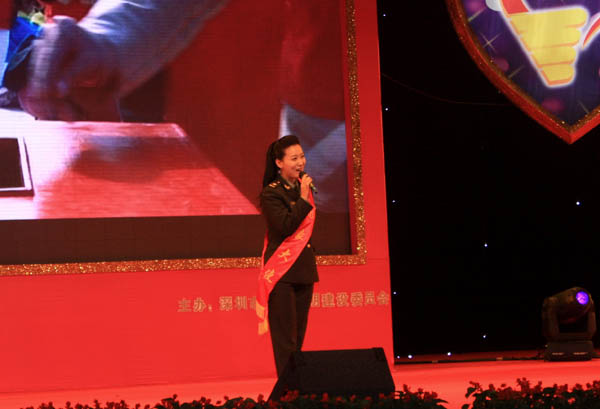 第七屆深圳關(guān)愛行動(dòng)形象大使、著名歌唱家譚晶為關(guān)愛行動(dòng)啟動(dòng)高歌