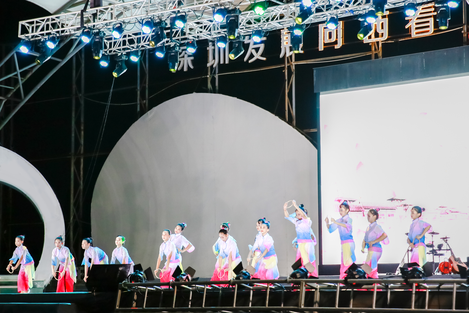 中亞硅谷2021歡度中秋、獻(xiàn)禮國(guó)慶大型公益晚會(huì)圓滿舉辦(圖8)