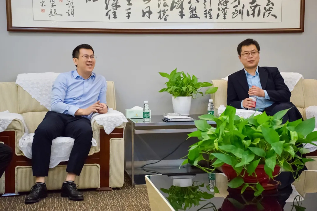 中國機(jī)械工業(yè)聯(lián)合會(huì)領(lǐng)導(dǎo)蒞臨中亞硅谷產(chǎn)業(yè)基地參觀考察(圖4)