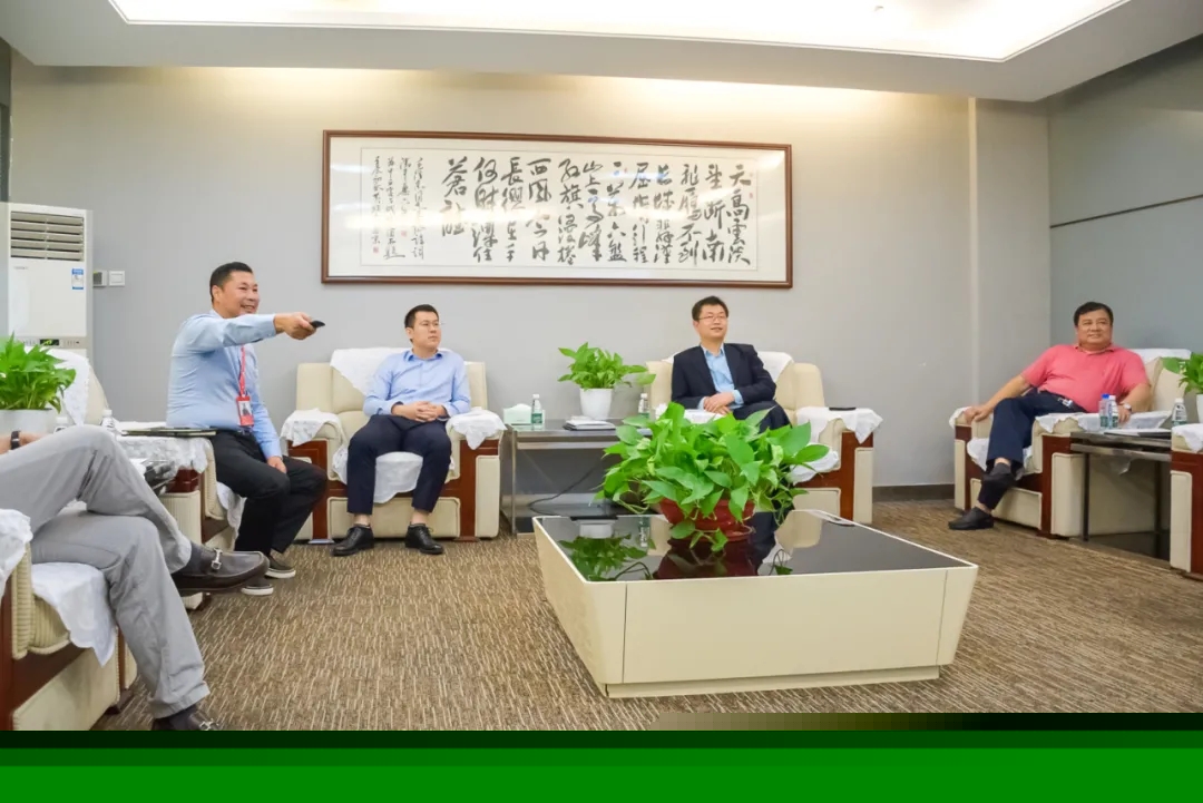 中國機(jī)械工業(yè)聯(lián)合會(huì)領(lǐng)導(dǎo)蒞臨中亞硅谷產(chǎn)業(yè)基地參觀考察(圖5)