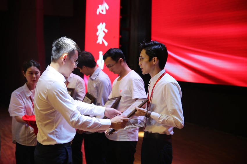 凝心聚力，再創(chuàng)佳績 | 集團召開上半年度總結(jié)表彰大會(圖5)